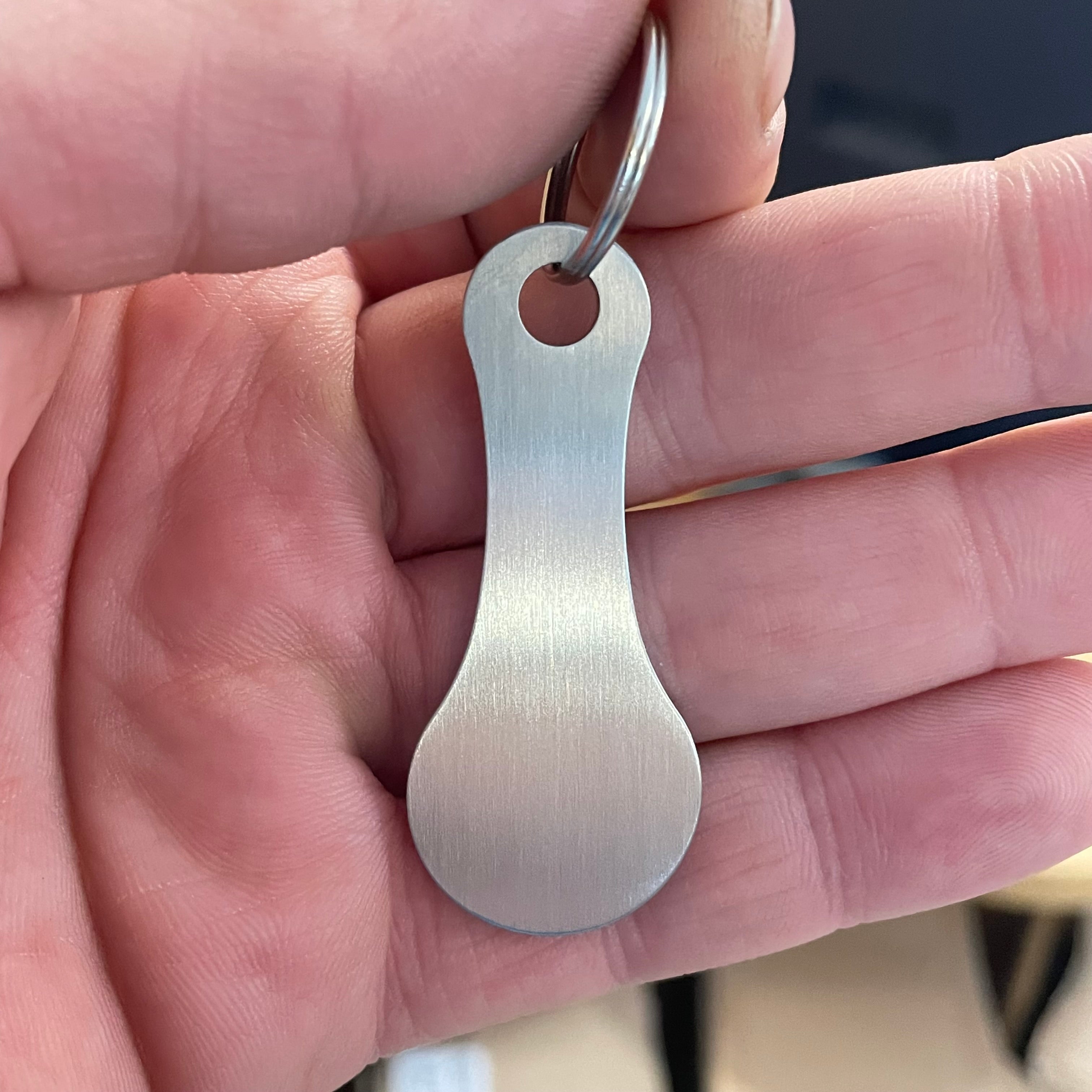 Einkaufswagenlöser mit Gravur - Personalisierbarer Einkaufschip aus Edelstahl - Wiens3d