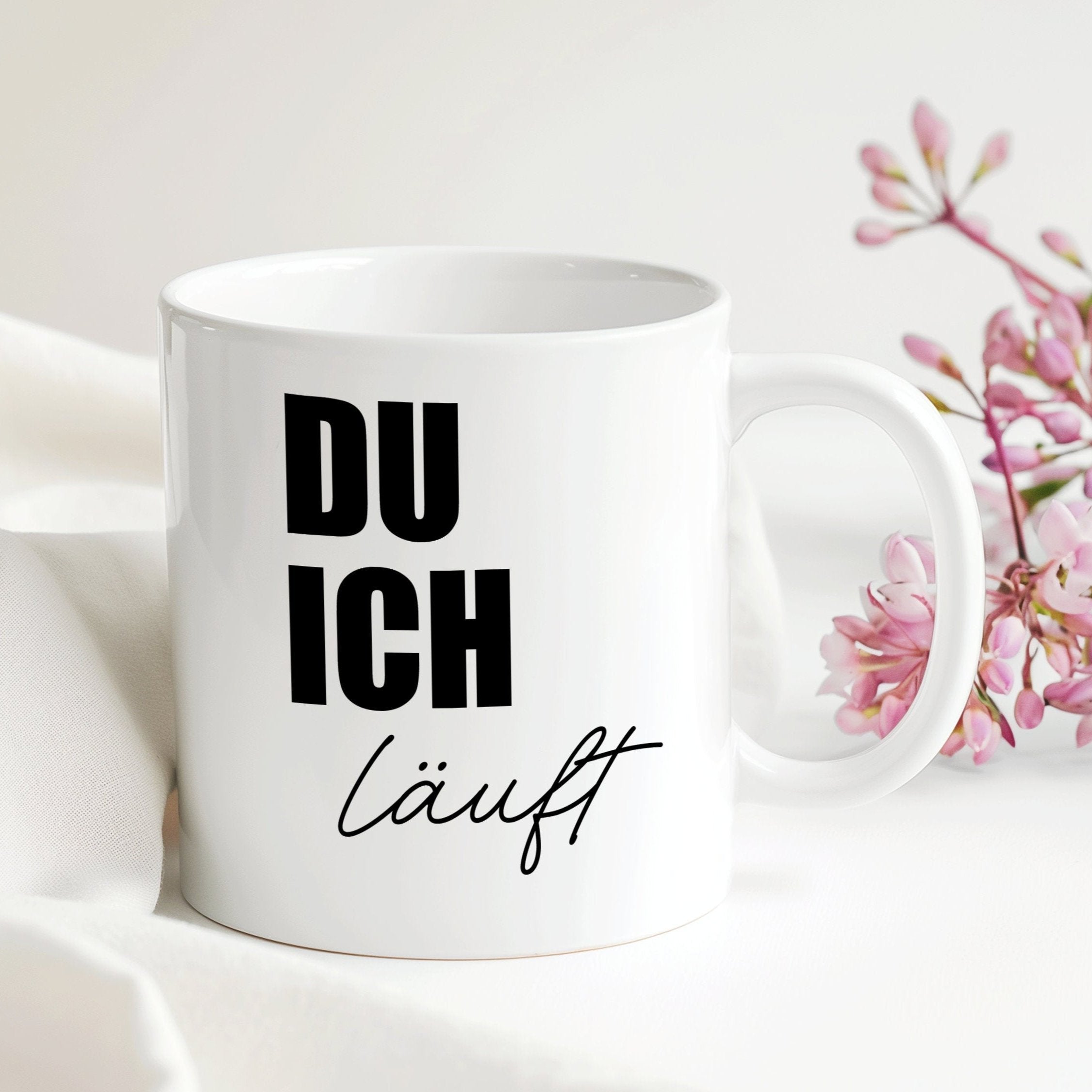 DU ICH läuft | Kaffeetasse | Weihnachten Vatertag Geburtstag Geschenk Arbeit | 330 ml - 0181